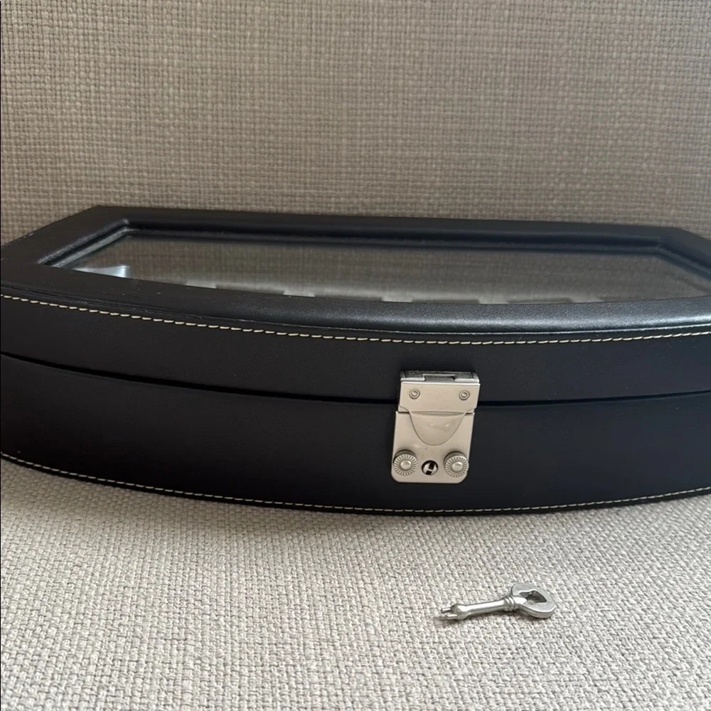 ⭐️- Bey Berk Black Leather Watch Display Case with locking clasp! 6 watches! - Picture 3 of 14